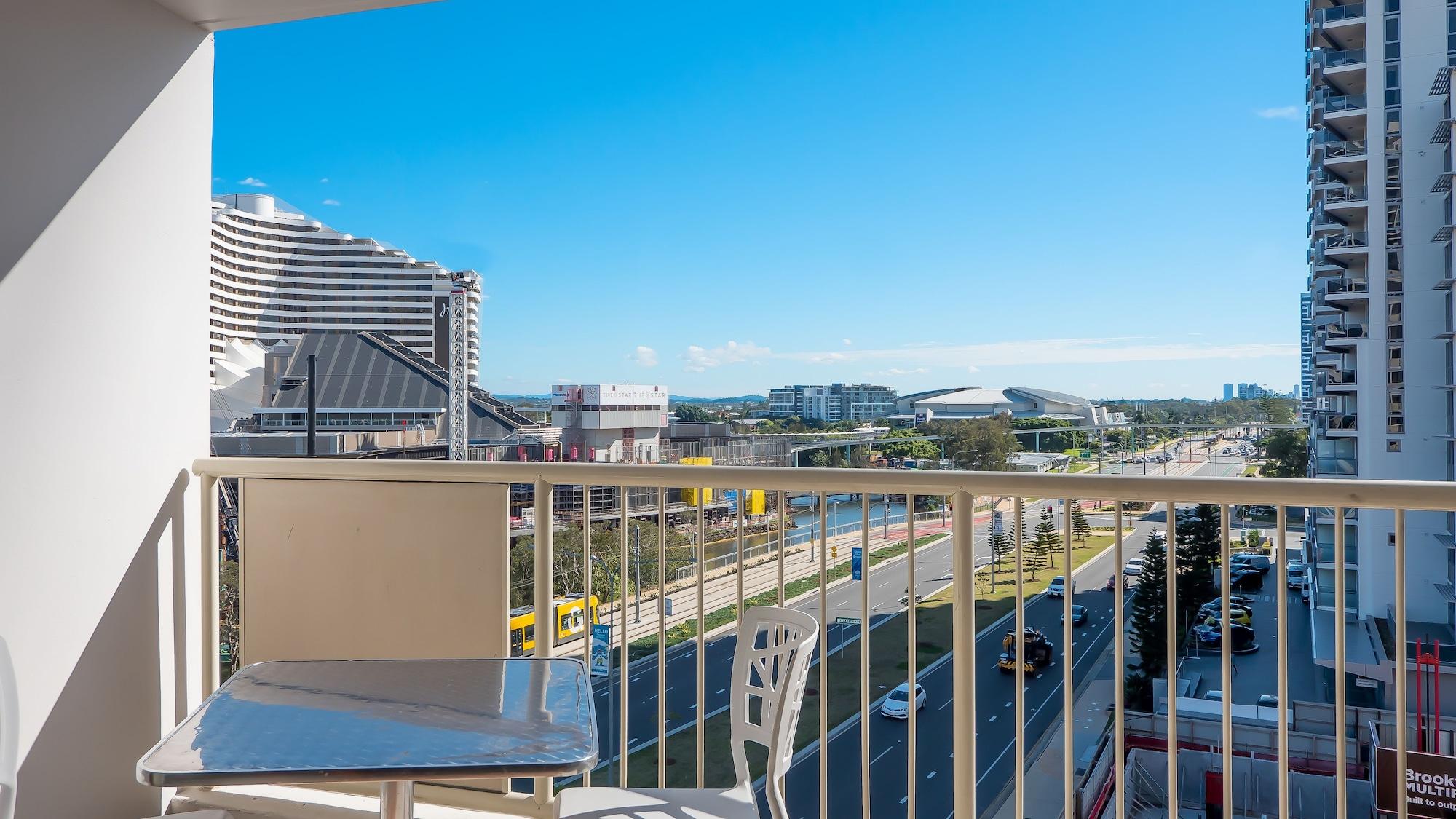 Broadbeach Savannah Resort Exterior photo